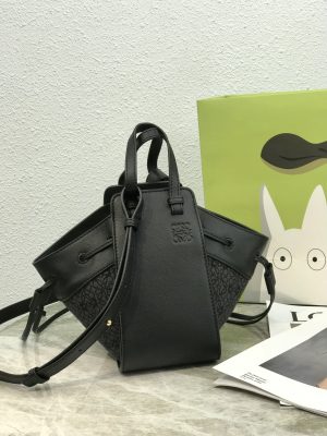 ロエベ Loewe ハンモックバッグ 11*19*19cm