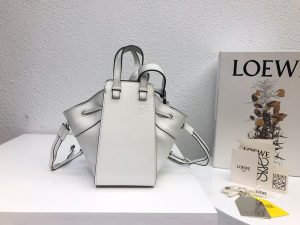 ロエベ Loewe ハンモックバッグ 11*19*19cm