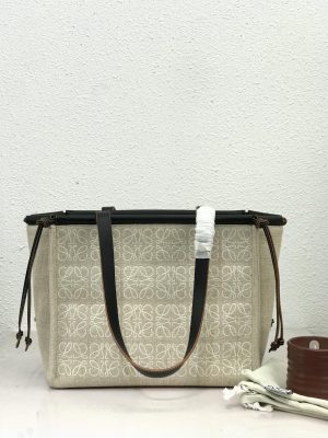 ロエベ Loewe Cushionトートバッグ 32*23*19cm