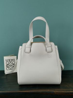 ロエベ Loewe ハンモックナゲット 20*20*17cm
