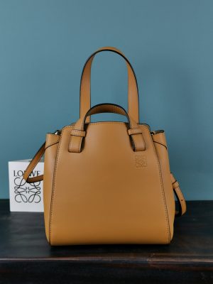 ロエベ Loewe ハンモックナゲット 20*20*17cm