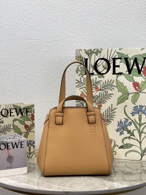ロエベ Loewe ハンモックナゲット 20*20*17cm