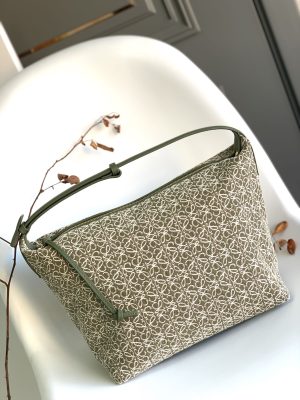 ロエベ Loewe キュービィバッグ 27*21*16.5cm