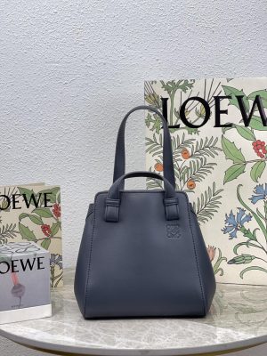 ロエベ Loewe ハンモックナゲット 20*20*17cm