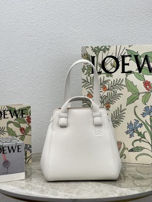 ロエベ Loewe ハンモックナゲット 20*20*17cm