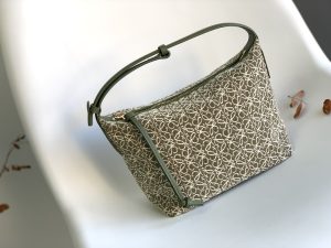ロエベ Loewe キュービィバッグ 17*20.5*12.5cm