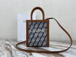 Celineセリーヌ 193302 ミニ バーティカル カバ CELINE / CELINEプリント入りキャンバス & カーフスキン ナチュラル 17 X 21 X 4 CM