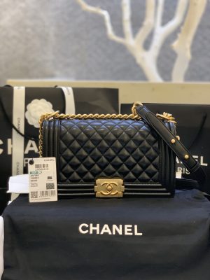 CHANELシャネル ボーイシャネル(BOY-CHANEL)  A67086 15×25×9cm