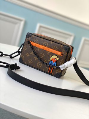 ルイ・ヴィトン スーパーコピー M80159 ソフトトランク LVフレンド刺繍仕立てのパッチ入り