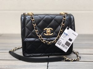 CHANELシャネルフラップ バッグ  AS2054 19×16×6.5cm
