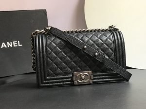 CHANELシャネル ボーイシャネル(BOY-CHANEL)  A67086 15×25×9cm