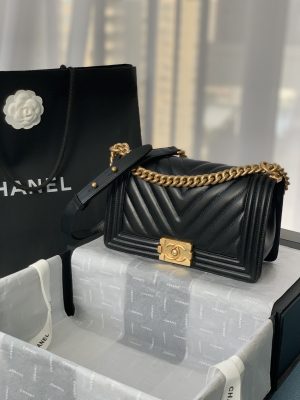 CHANELシャネル ボーイシャネル(BOY-CHANEL)  A67086 15×25×9cm