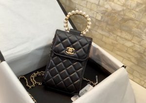 CHANELシャネル  クラシックチェーンクラッチ 携帯ケース  AP2273  18×10.5×5.5cm
