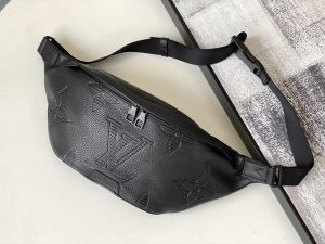 ルイヴィトン LouisVuitton M57289 ディスカバリー・バムバッグ