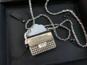 CHANELシャネル ネックレス メタル、ラムスキン & ストラス シルバー & クリスタル AP7861