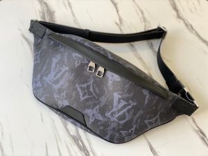 ルイヴィトン LouisVuitton M57276 ディスカバリー・バムバッグ NM