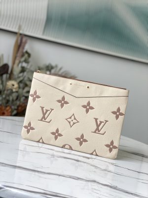 ルイヴィトン LouisVuitton M80174 デイリー・ポーチ クラッチ
