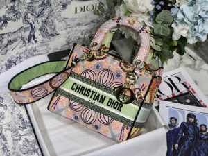 Dior ディオール LADY D-LITE ミディアムバッグ 24*20*11cm
