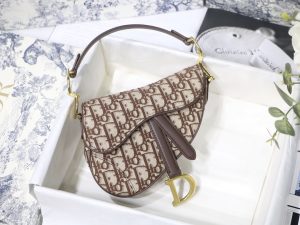 Dior ディオール ミニ SADDLE バッグSADDLE バッグ 21 x 18 x 5cm