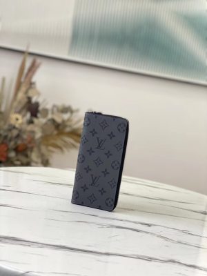 ルイヴィトンスーパーコピーM62295「ジッピーウォレット・ヴェルティカル」- モノグラムエクリプスキャンバスのファスナー式財布