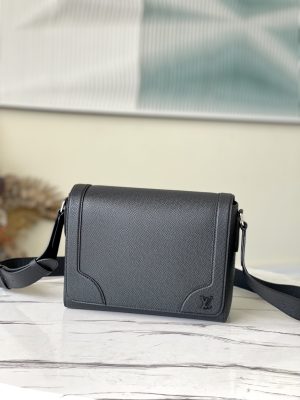 ルイヴィトン LouisVuitton M30807 ニュー・フラップ メッセンジャー