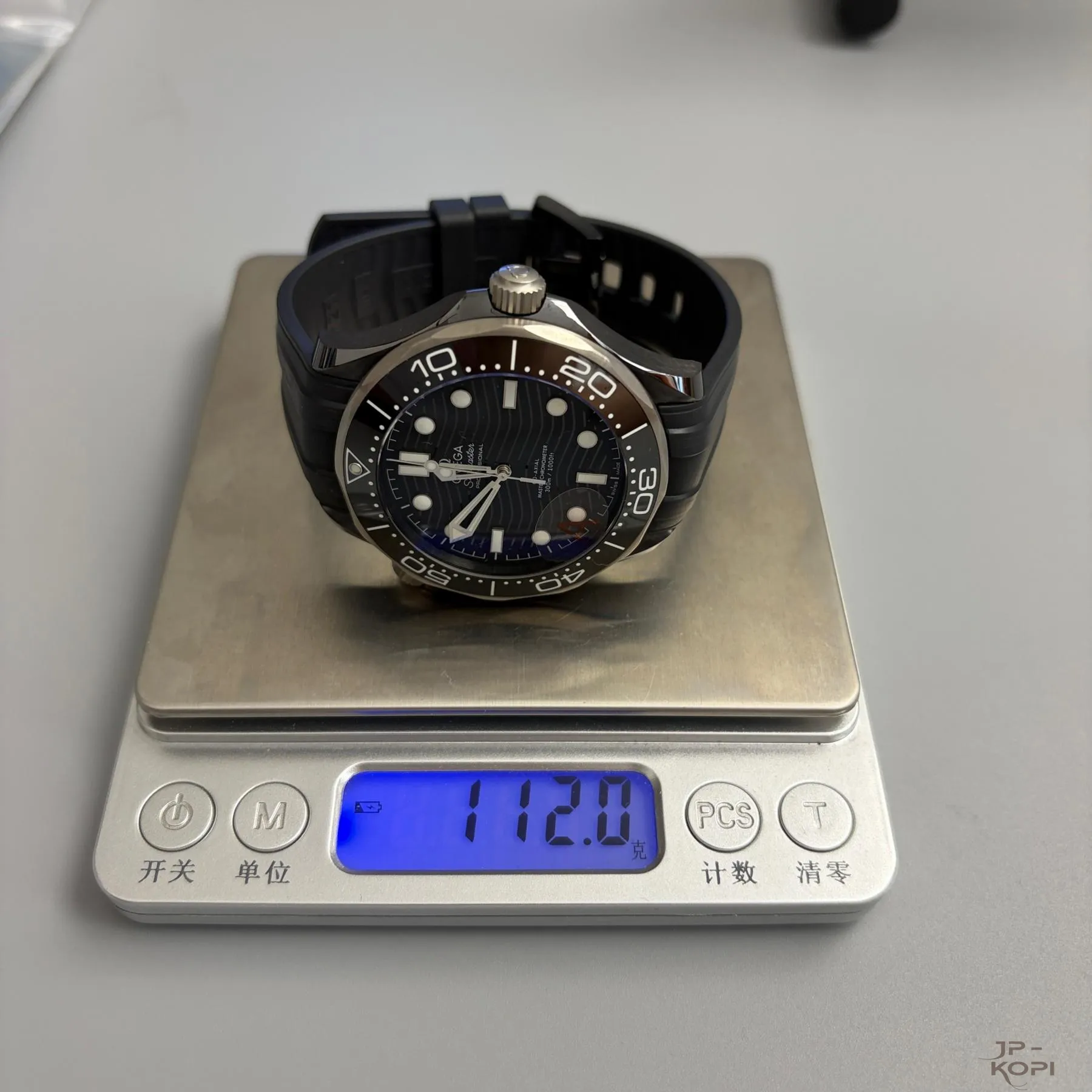 オメガ シーマスター ダイバー300M 210.92.44.20.01.001|グレード5チタン×ブラック文字盤×ラバー 43.5mm【VS工場製腕時計】 - 画像 (9)