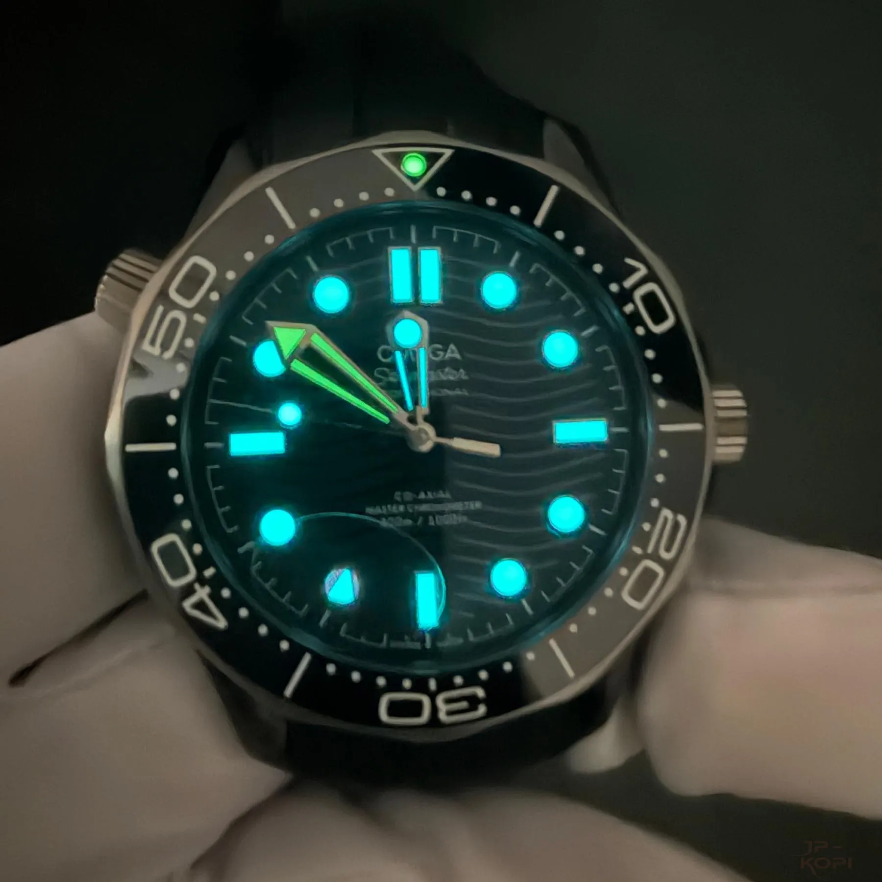 オメガ シーマスター ダイバー300M 210.92.44.20.01.001|グレード5チタン×ブラック文字盤×ラバー 43.5mm【VS工場製腕時計】 - 画像 (11)