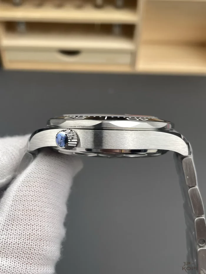 オメガ シーマスター ダイバー300M コーアクシャル マスタークロノメーター 210.30.42.20.01.001【VS工場出品】 - 画像 (4)