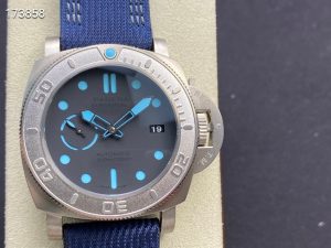 パネライ サブマーシブル マイク・ホーン エディション PAM00985 47mm【VS工場出品】