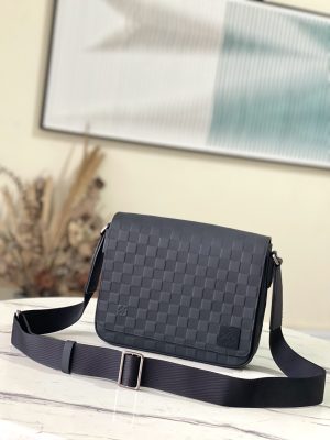 ルイヴィトン LouisVuitton N42711 ディストリクト PM NV3　