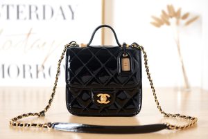 シャネル CHANEL AS3652 スモール トップハンドル フラップ バッグ 17 × 20.5 × 6 cm