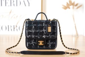 シャネル CHANEL AS3652 スモール トップハンドル フラップ バッグ 17 × 20.5 × 6 cm