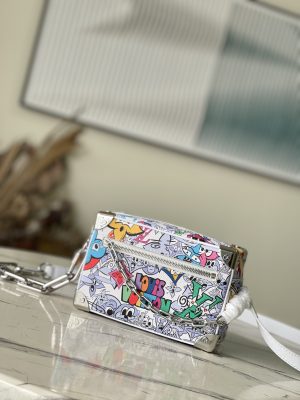ルイ・ヴィトン スーパーコピー M82008  ミニ･ソフトトランク、カラフルなカートゥーン風デザインで人気！