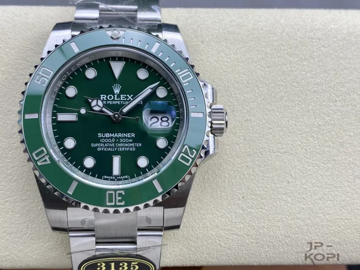 ロレックス サブマリーナーデイト 116610LV グリーン 40mm Cal.3135【Clean工場出品】