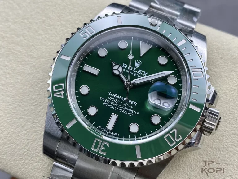ロレックス サブマリーナーデイト 116610LV グリーン 40mm Cal.3135【Clean工場出品】 - 画像 (3)