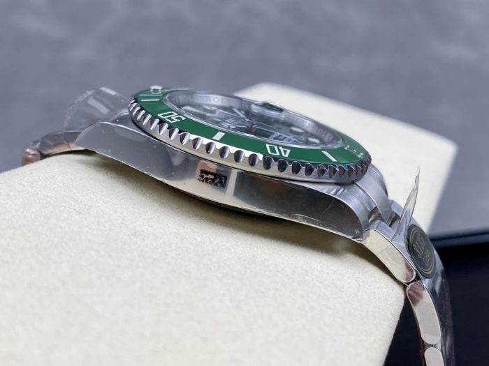 ロレックス サブマリーナーデイト 116610LV グリーン 40mm Cal.3135【Clean工場出品】 - 画像 (6)