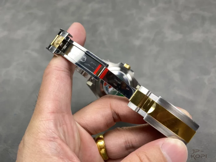 ロレックス サブマリーナーデイト 116613LN 40mm Cal.3135【Clean工場出品】 - 画像 (9)