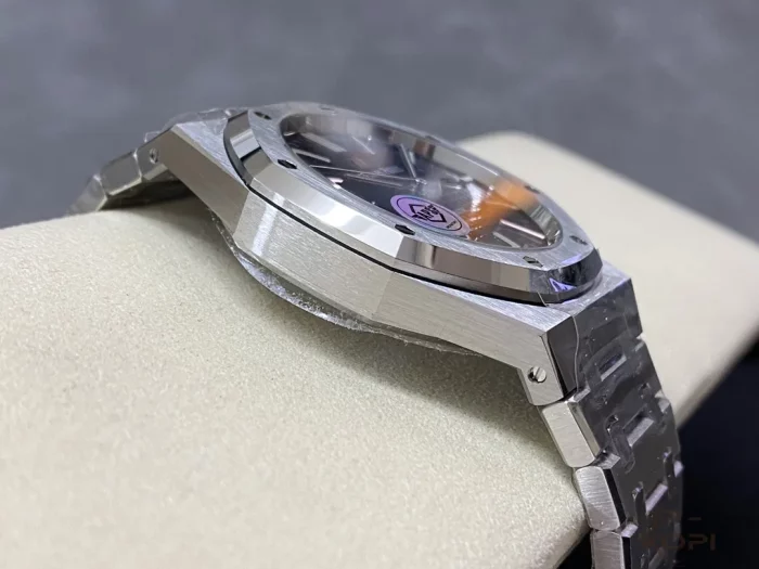 オーデマ・ピゲ ロイヤルオーク 41mm 15400ST.OO.1220ST.03【APS工場出品】 - 画像 (6)