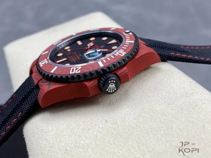 DIW × ロレックス サブマリーナー Carbon｜レッドカーボンケース × ブラックダイヤル【VS工場製】 - 画像 (6)