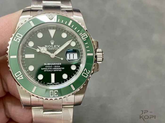 ロレックス サブマリーナー 116610LV グリーン 40mm 【VS工場出品】