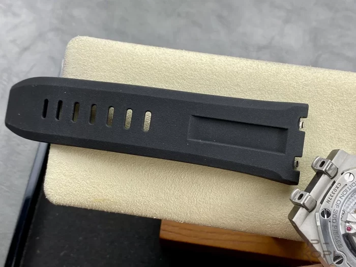 オーデマ・ピゲ ロイヤルオークオフショア ダイバー 15720CN.OO.A002CA.01【ZF工場出品】 - 画像 (9)