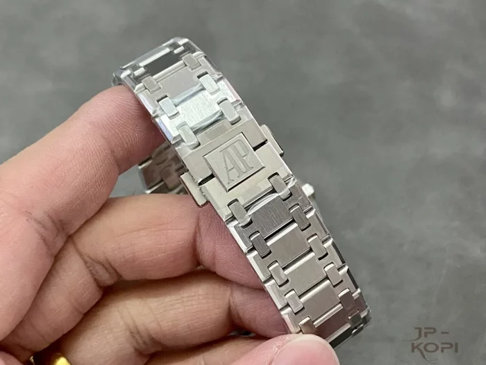 オーデマ・ピゲ ロイヤル オーク ジャンボ エクストラ シン 39mm 16202ST.OO.1240ST.02【ZF工場出品】 - 画像 (8)