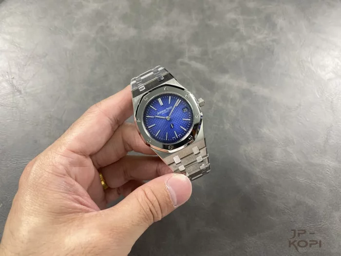 オーデマ・ピゲ ロイヤルオーク エクストラシン39mm 15202IP.OO.1240IP.01【ZF工場出品】 - 画像 (4)