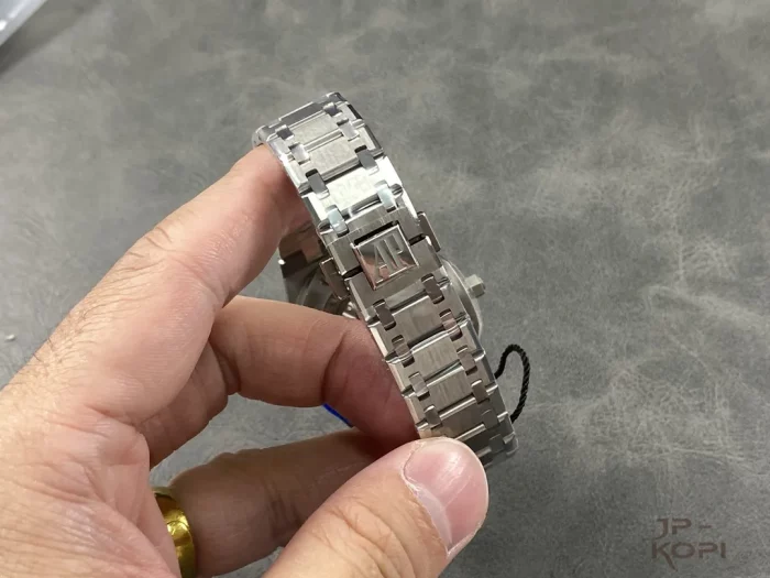 オーデマ・ピゲ ロイヤルオーク エクストラシン39mm 15202IP.OO.1240IP.01【ZF工場出品】 - 画像 (8)