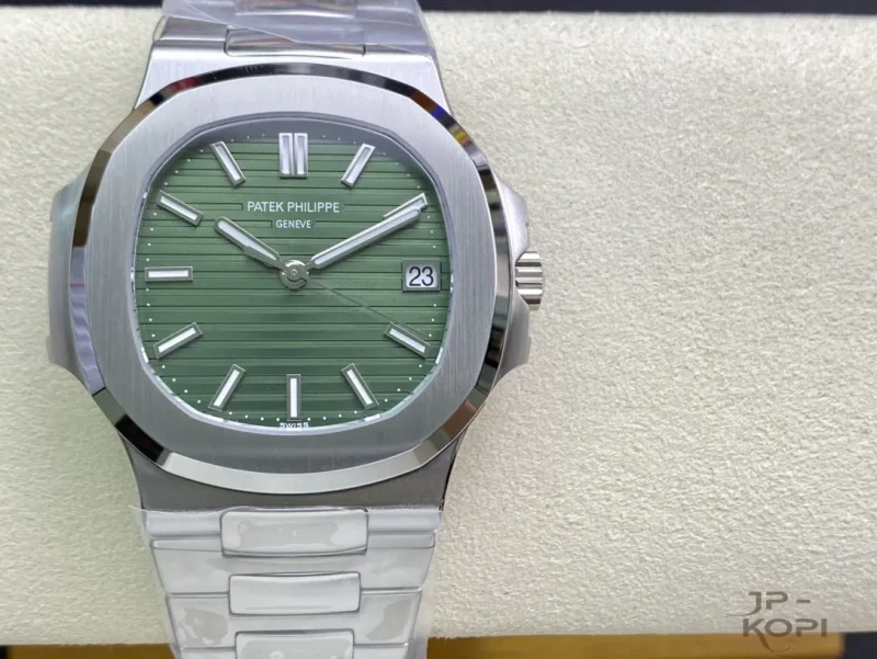 パテック・フィリップ ノーチラス 5711/1A-014 ダイアル グリーン 丹東Cal.324【3K工場出品】