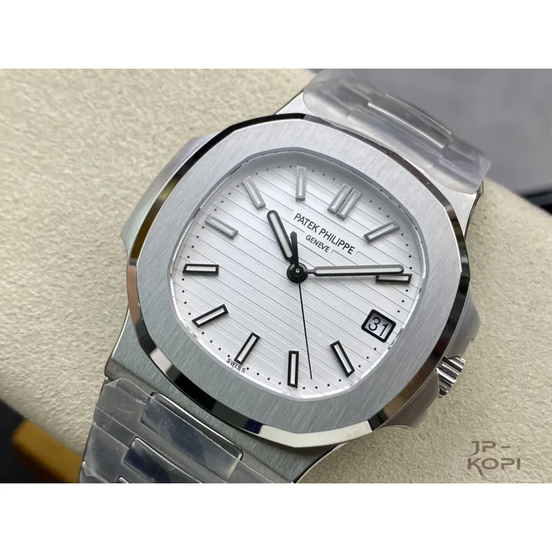 パテック・フィリップ ノーチラス 5711/1A-011|ホワイトダイアル 40mm 丹東Cal.330【3K工場製高品質腕時計】 - 画像 (4)