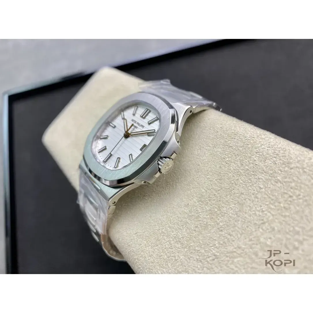 パテック・フィリップ ノーチラス 5711/1A-011|ホワイトダイアル 40mm 丹東Cal.330【3K工場製高品質腕時計】 - 画像 (8)