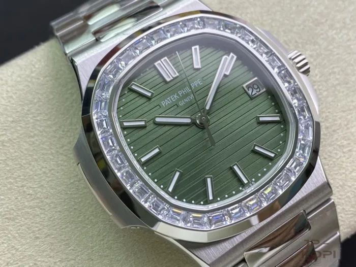 パテック・フィリップ ノーチラス 5711/1300A-001 グリーン ジェム・セッティング ダイアル グリーン 丹東Cal.324【3K工場出品】 - 画像 (2)
