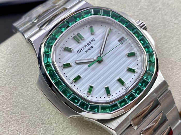 パテック・フィリップ ノーチラス 5711/113P りょくしょくのほうせき 丹東Cal.324【3K工場出品】 - 画像 (2)