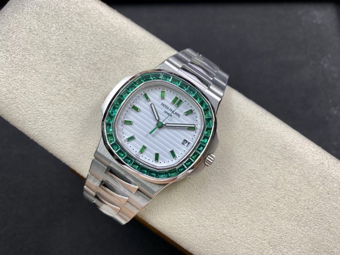 パテック・フィリップ ノーチラス 5711/113P りょくしょくのほうせき 丹東Cal.324【3K工場出品】 - 画像 (4)